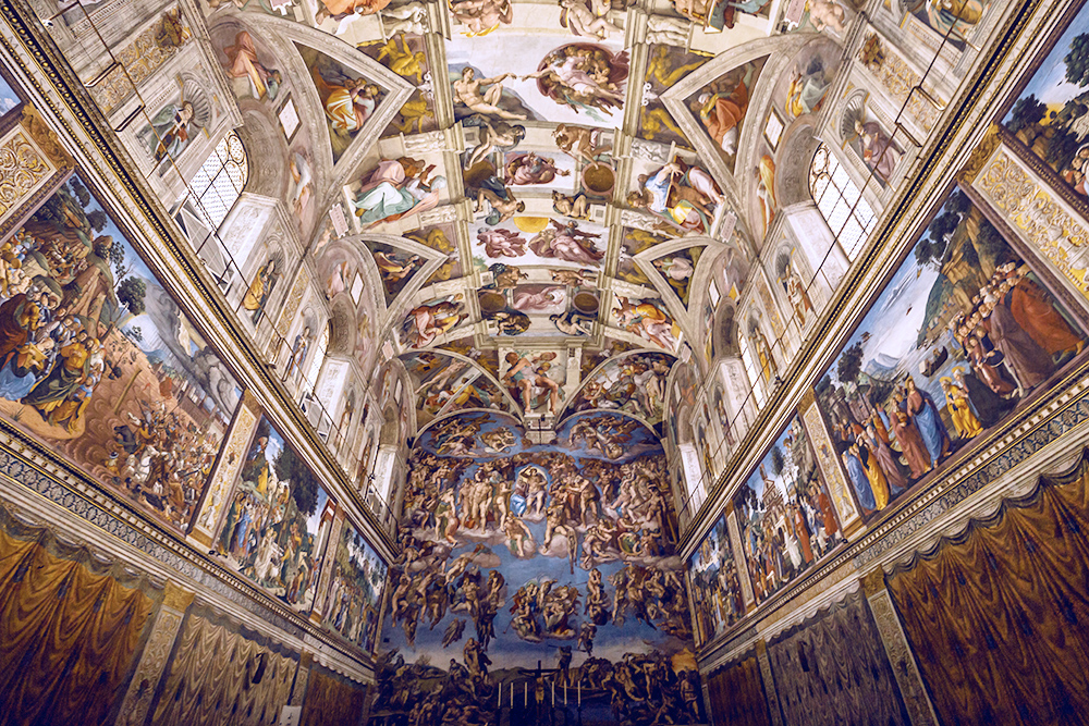 Сикстинская капелла в Ватикане расписана величайшими мастерами эпохи Возрождения: Перуджино, Боттичелли, Микеланджело и Рафаэлем. Источник: RPBaiao / Shutterstock