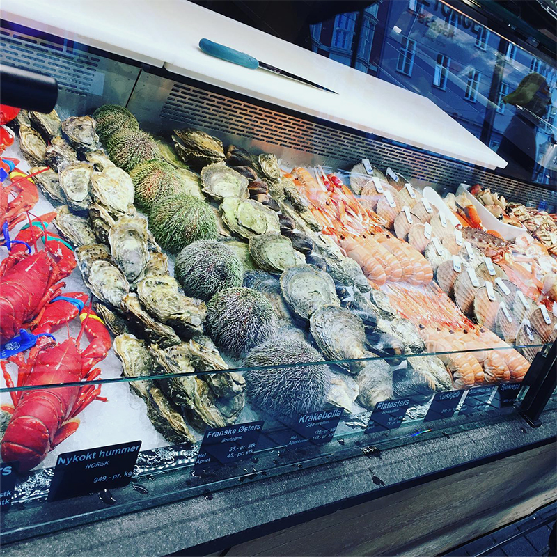 Постоянного рынка в Саннесе нет, зато есть фото рыбного рынка в Бергене