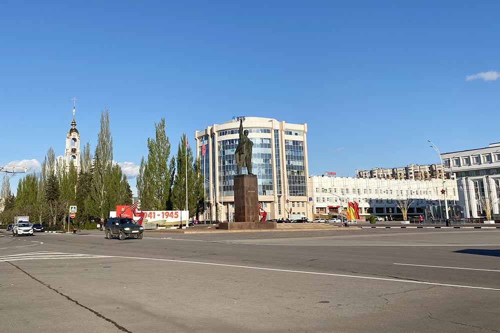 Ленинская площадь — самый центр города