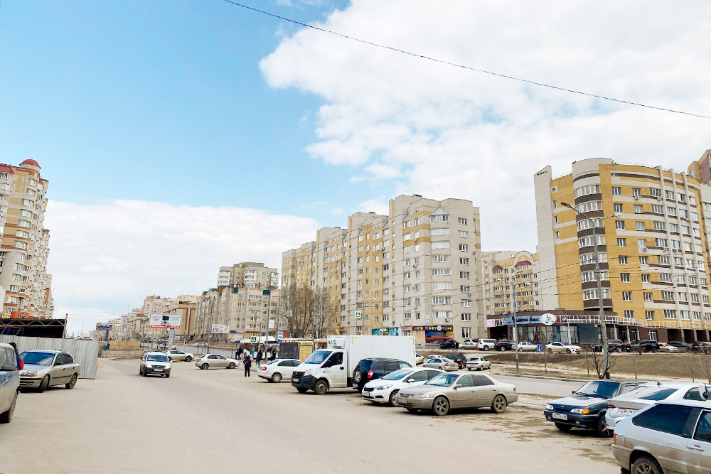 Улица Чичерина в Московском микрорайоне — сплошные многоэтажки