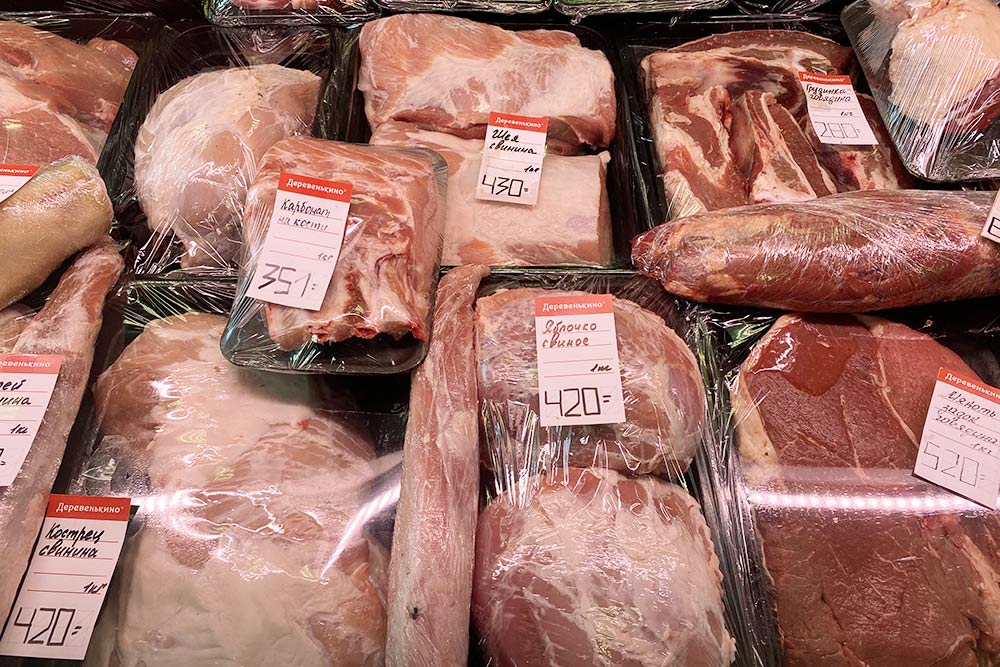 Свиная шея стоит 430 ₽ за 1 кг, говяжья грудинка — 280 ₽