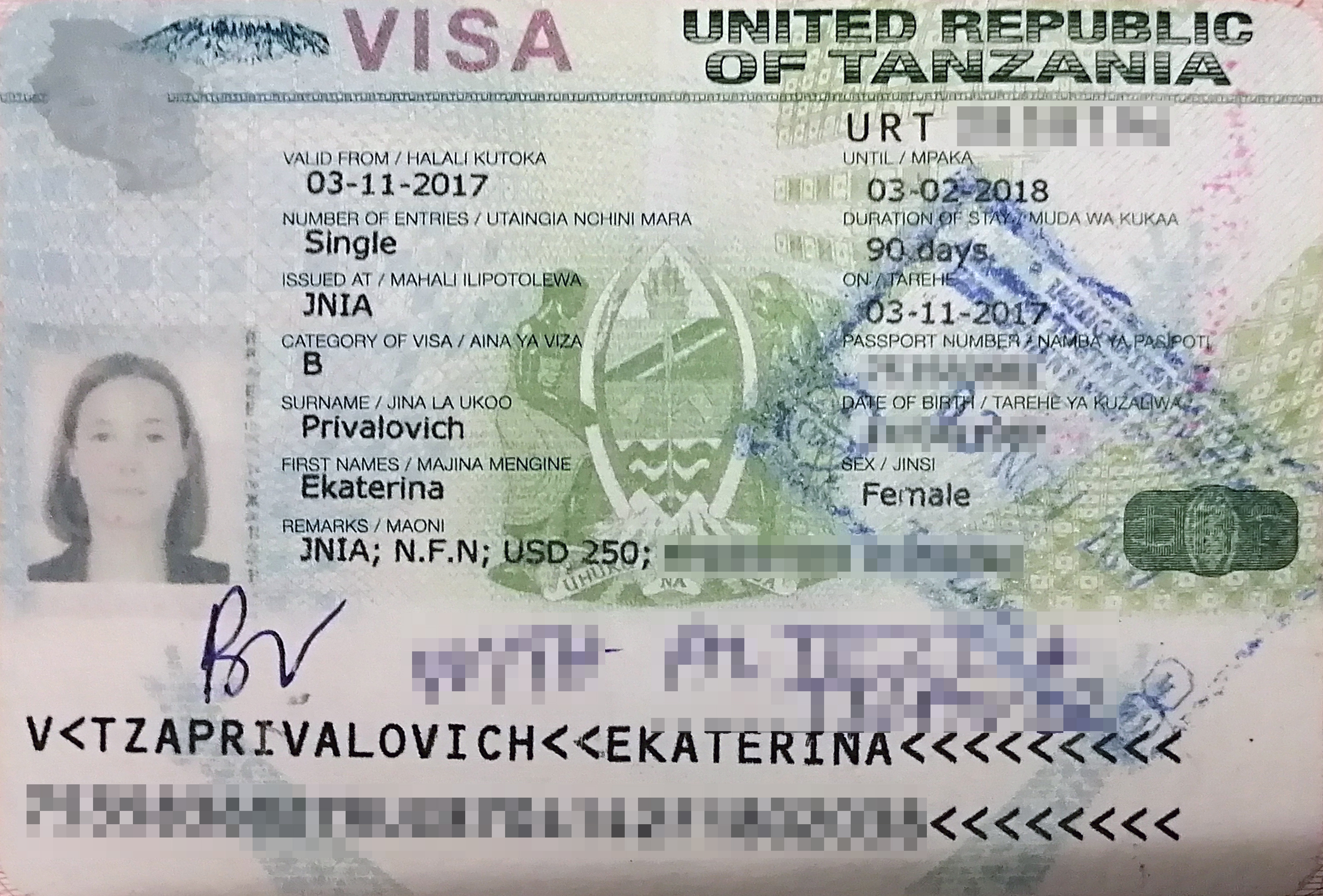 Так выглядела моя бизнес⁠-⁠виза. Туристическая виза выглядит примерно так же, только без пометки BV и названия компании. Она делается при въезде в Танзанию и стоит 50 $ (3650 ₽)