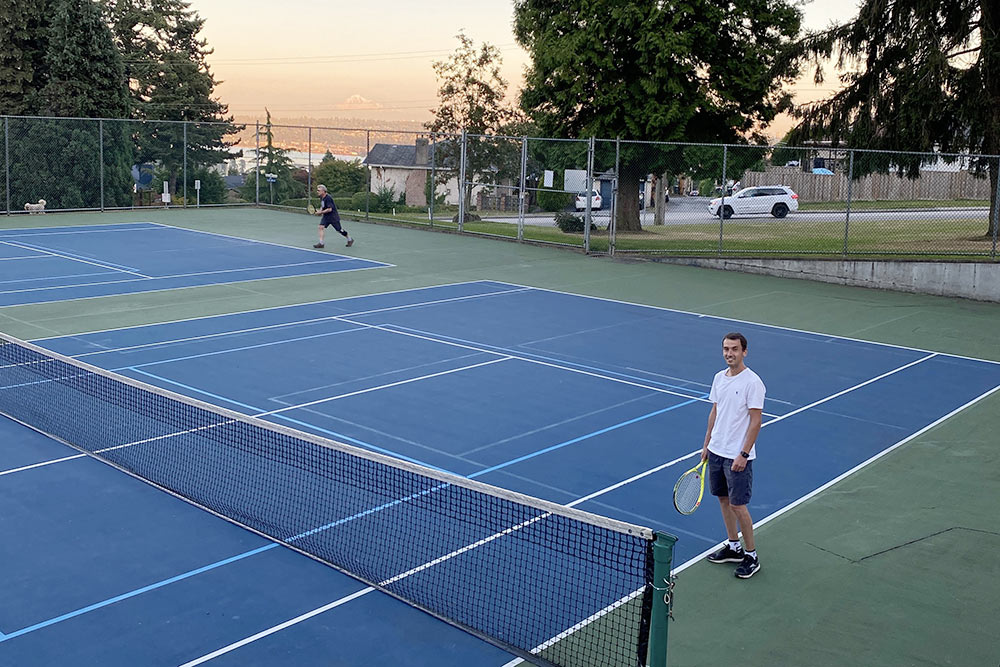 Андрей с 7 лет играет в большой теннис. Уже в Канаде он получил лицензию тренера и в свободное время может проводить занятия для новичков