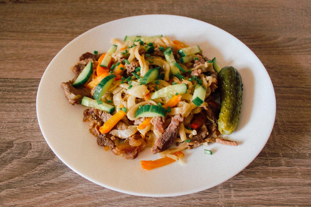 Мое любимое блюдо — монгольский цуйван: домашняя лапша с мясом и овощами