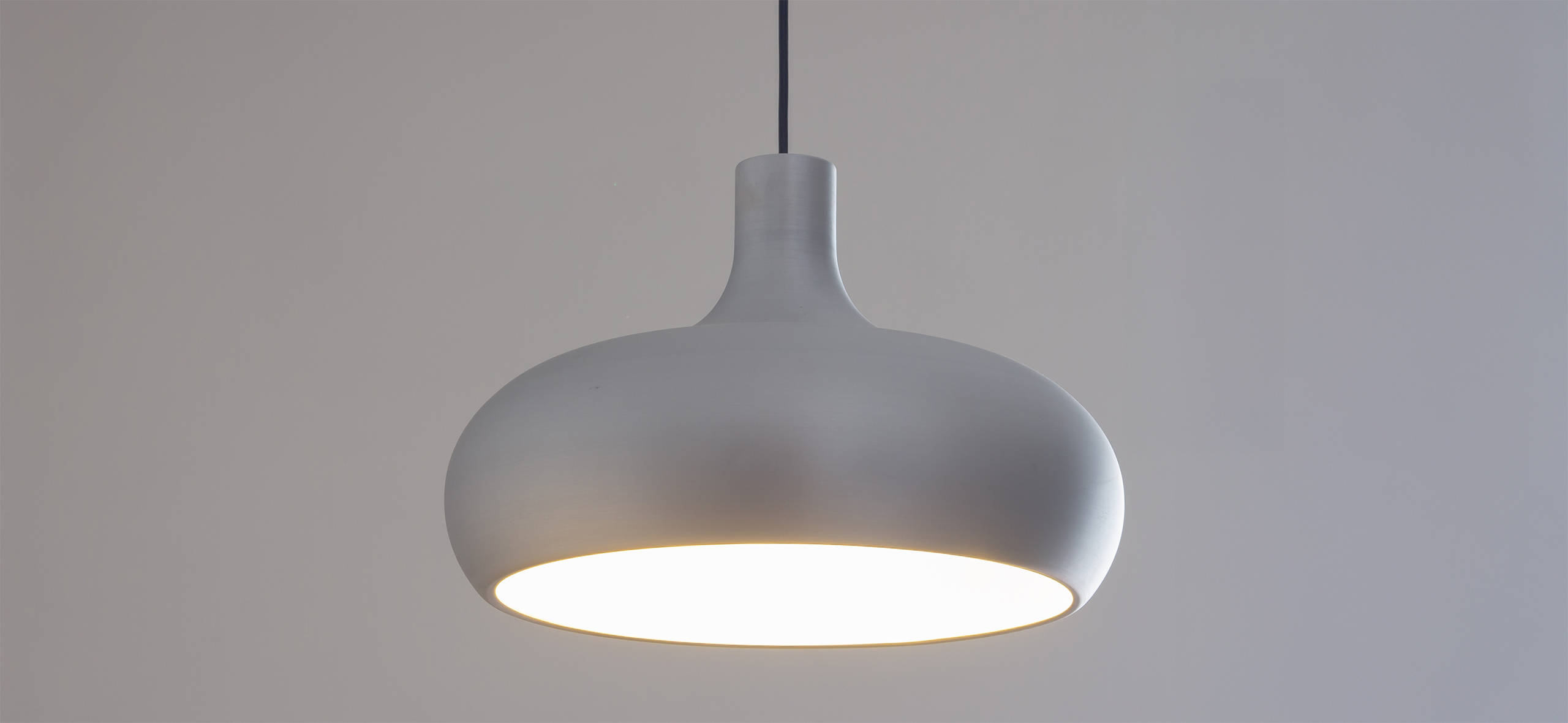 Почему в коридоре нужно более одного светильника и как продумать освеще­ние