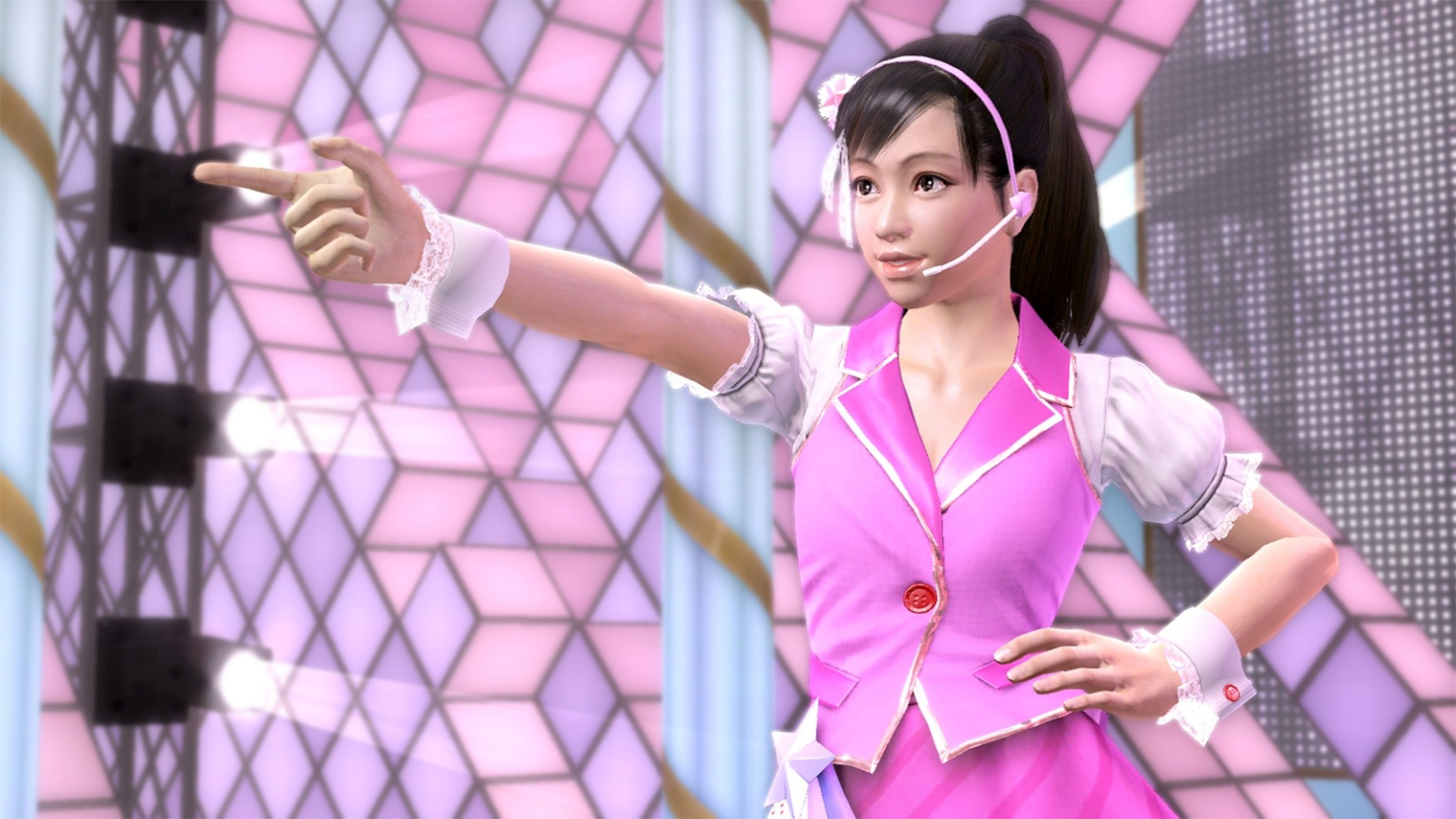 Yakuza 5 славится беспрецедентным количеством побочных занятий. Таксист развозит клиентов и участвует в гонках, беглый заключенный охотится на диких зверей в горах Хоккайдо, айдол разучивает песни и исполняет их на сцене