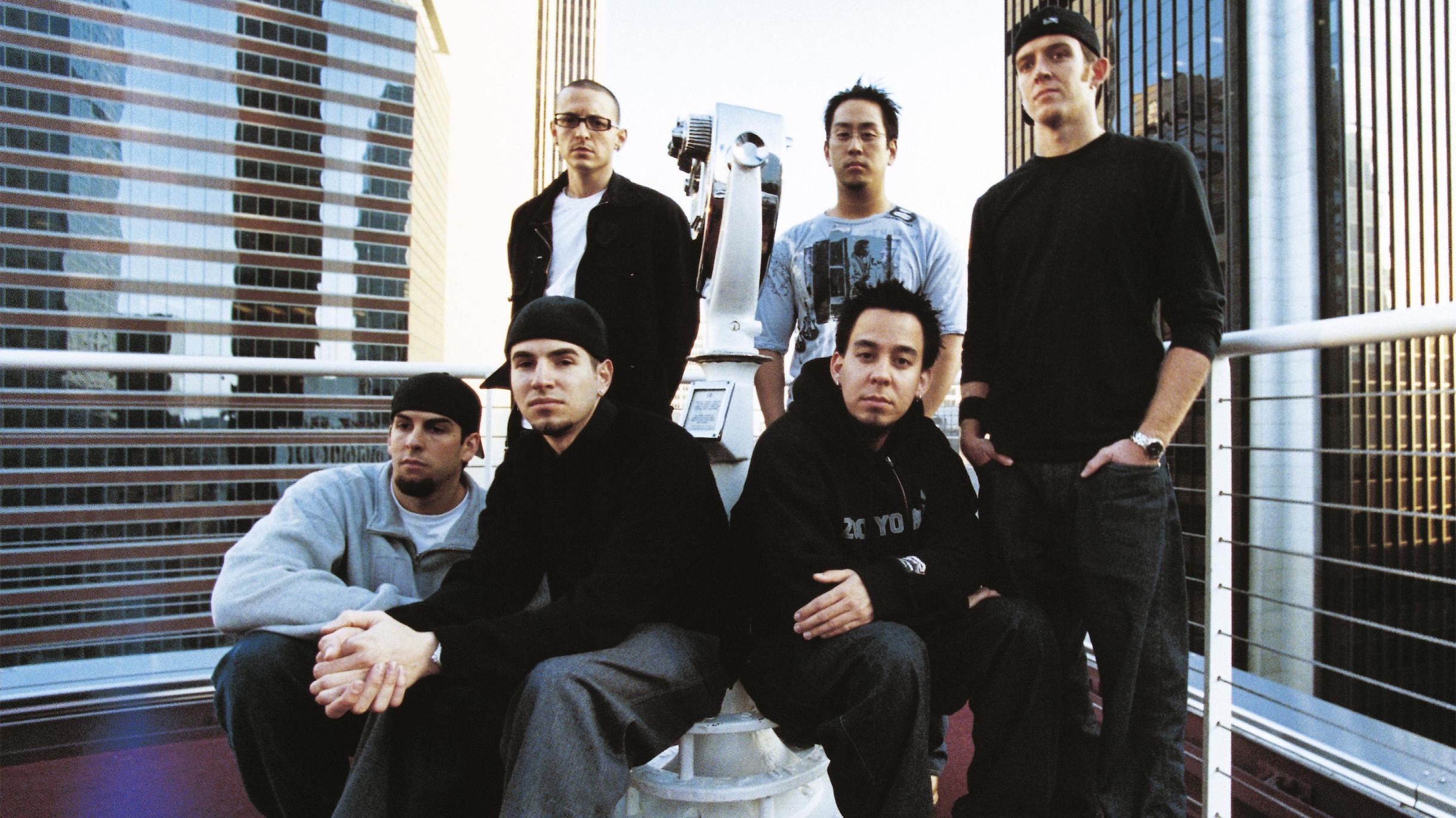 Как Linkin Park стала главной группой нулевых: вспоминаем знаковые песни группы