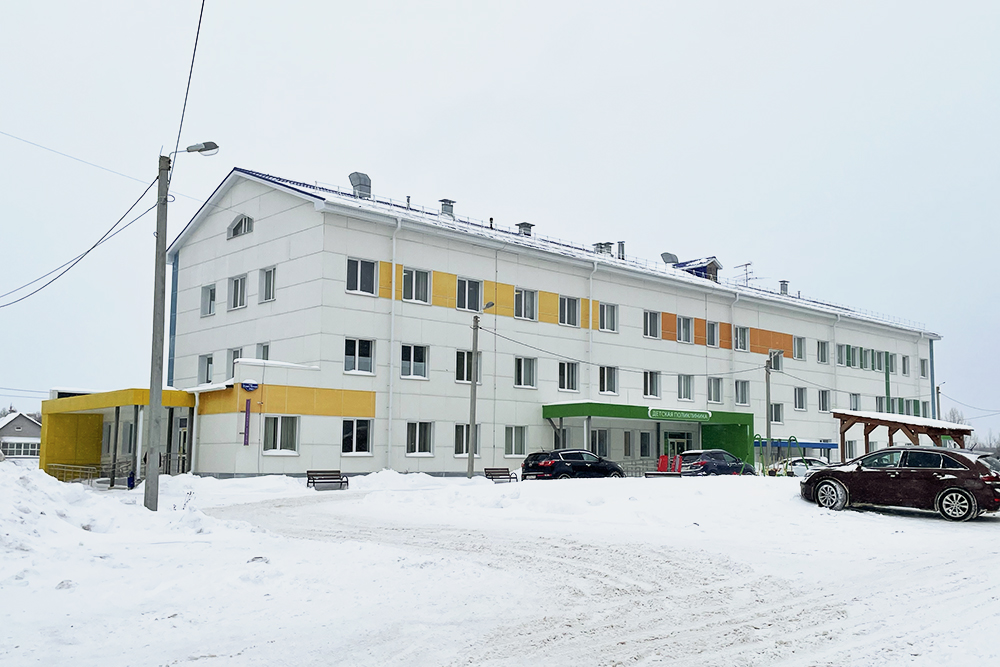Новая детская поликлиника находится между центром города и Клестовкой, туда ездят почти со всего города, кроме Боровска