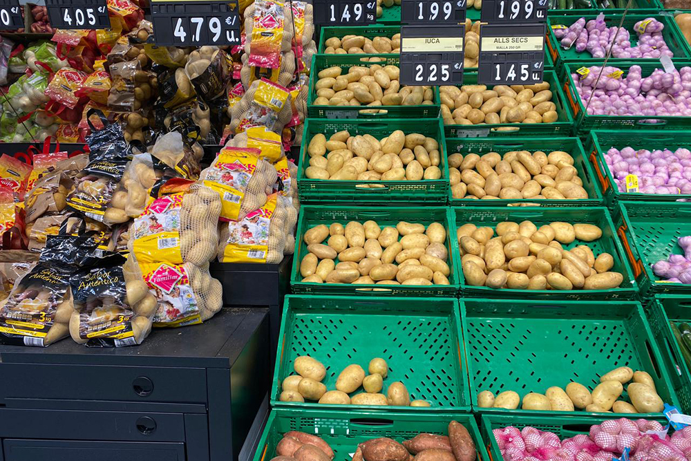 Картошка. В овощных лавках обычно стоит 0,8⁠—⁠0,9 € за кг