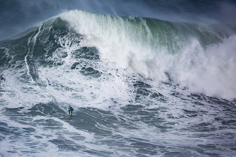 Волны в Назаре могут доходить до 20⁠—⁠30 метров! Нам повезло увидеть только волны в 10⁠—⁠15 метров высотой