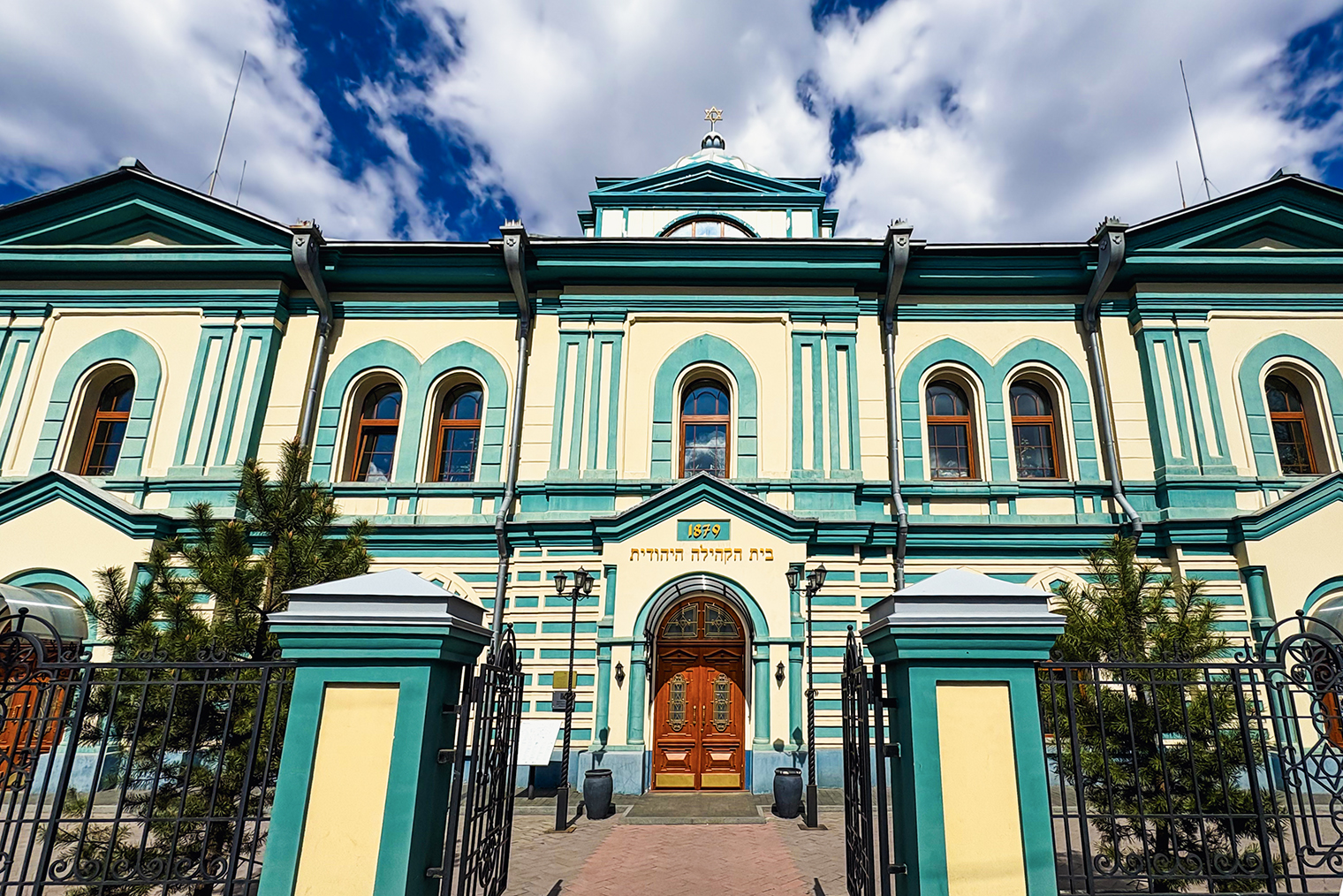 Иркутская синагога построена по проекту местного архитектора Владислава Кудельского в конце 19 века