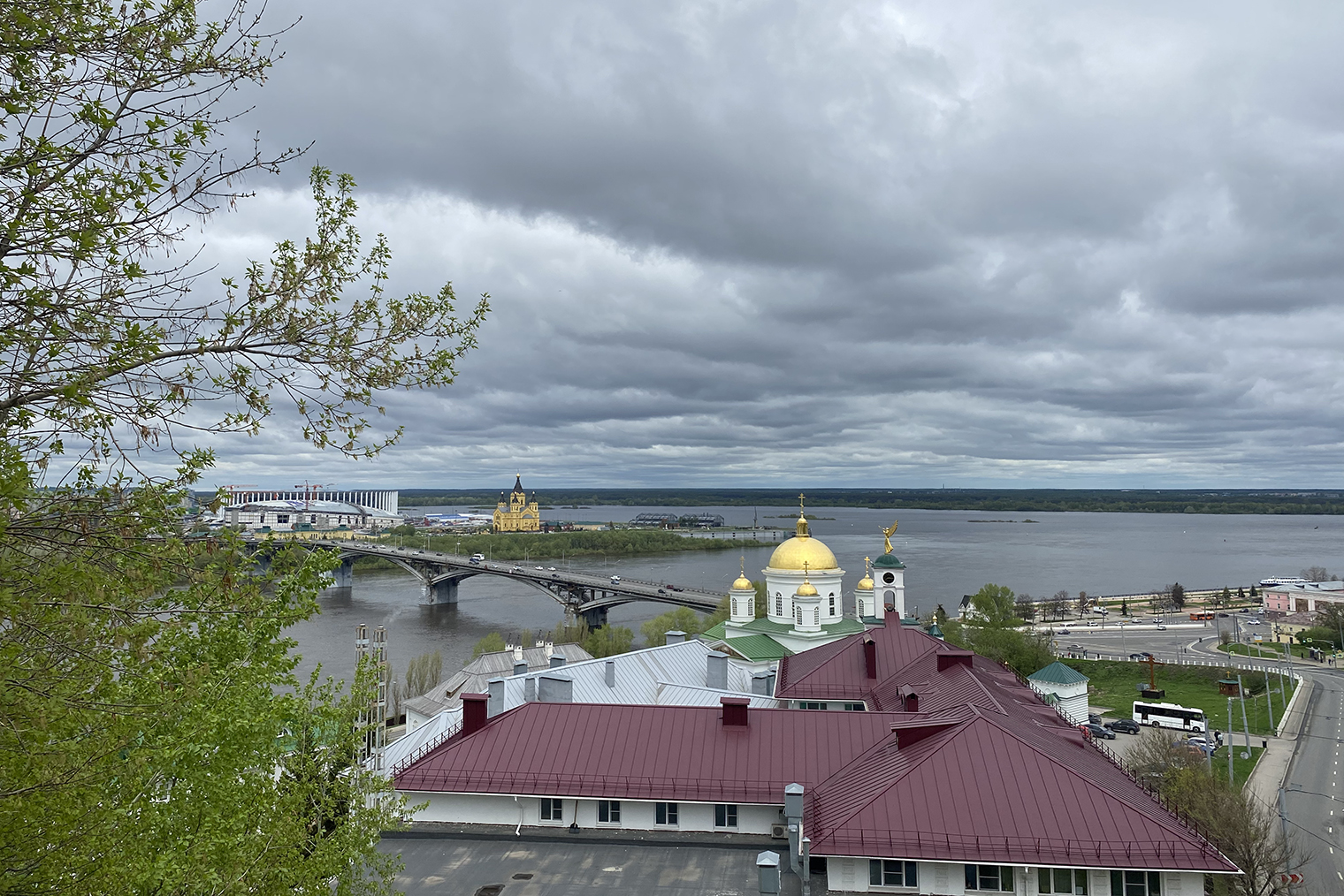 Вид на Благовещенский монастырь и Нижегородскую духовную семинарию