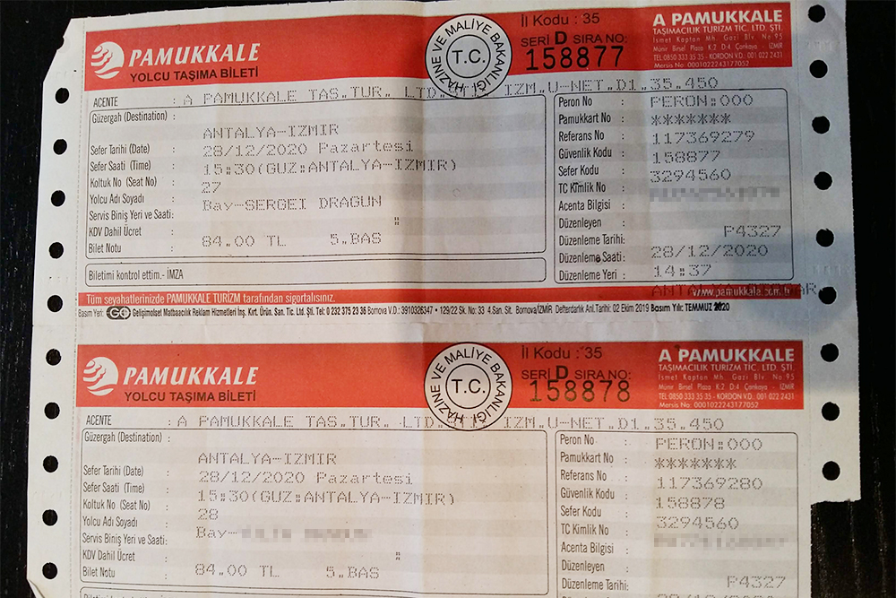 Так выглядят билеты компании Pamukkale на автобус из Антальи в Измир. В салоне по два сиденья с каждой стороны или одно сиденье слева и два справа. Незнакомых мужчин и женщин рядом не сажают