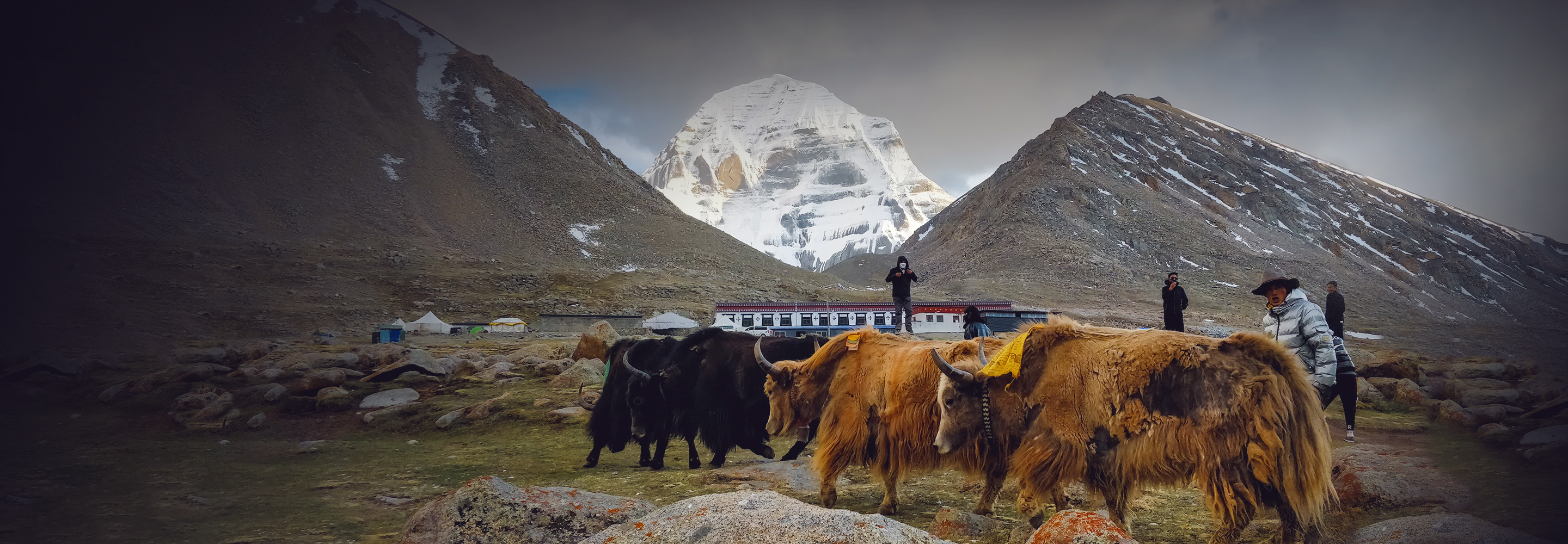 Дорога над пропастью и суровые лежанки: 11 вещей, которые меня потрясли в Тибете