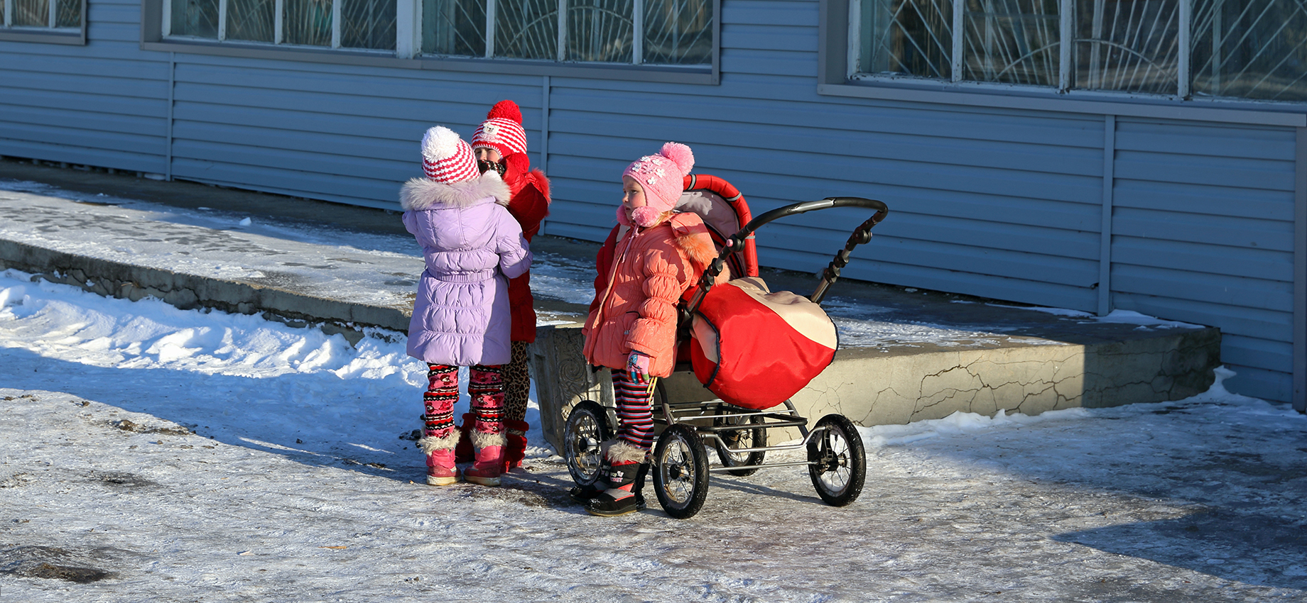 Специалисты Фонда социального страхования России разъяснили правила получения детских пособий