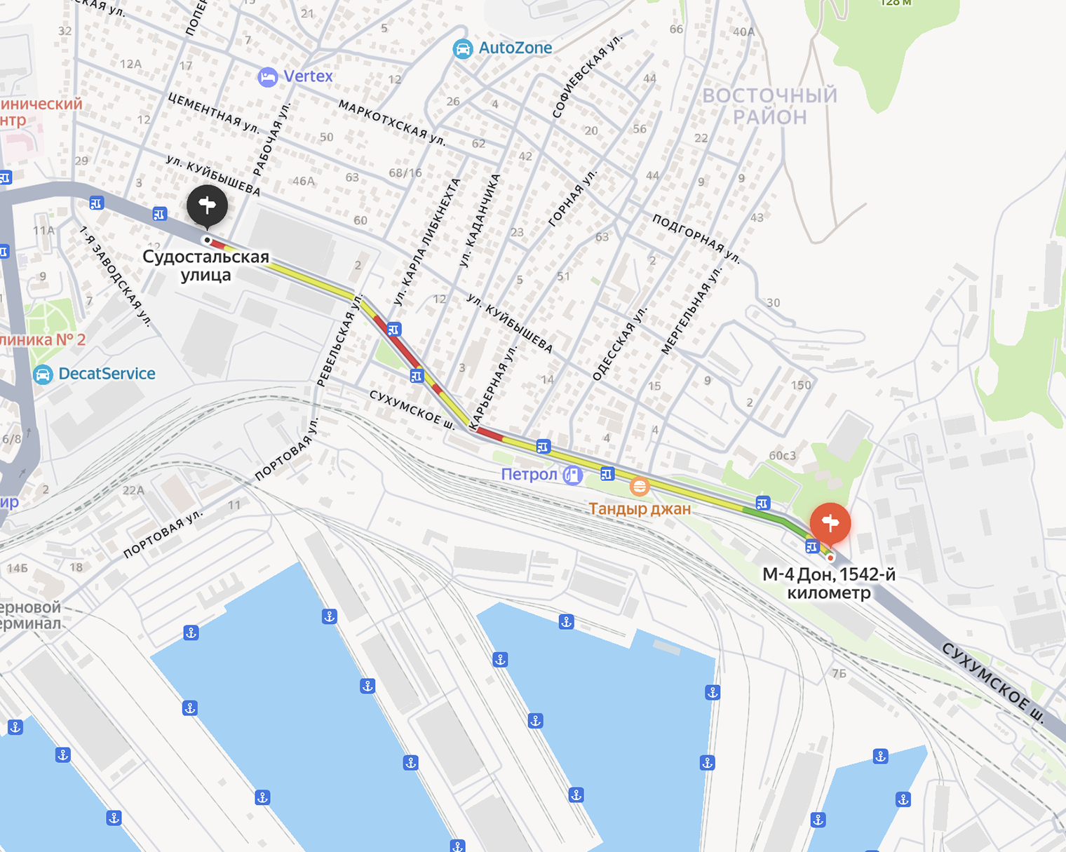 В Новороссийске единственный съезд и заезд на трассу — с Судостальской улицы. Источник: yandex.ru