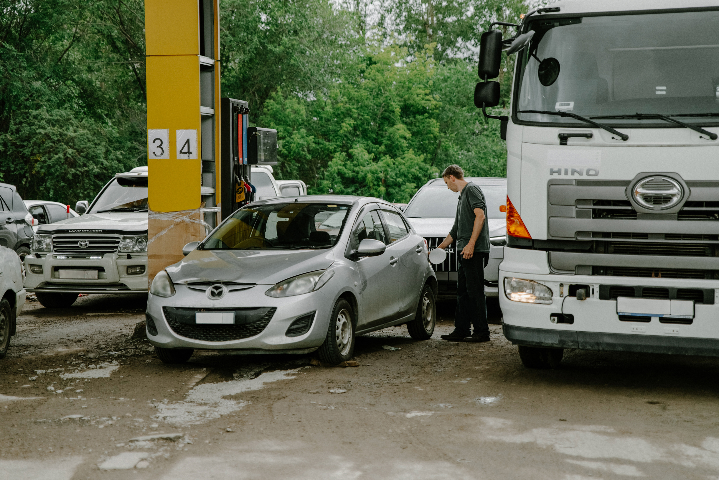 На многих АЗС в Иркутске бензин продают только по топливным картам, а не за наличные. © Дарья Кузнецова