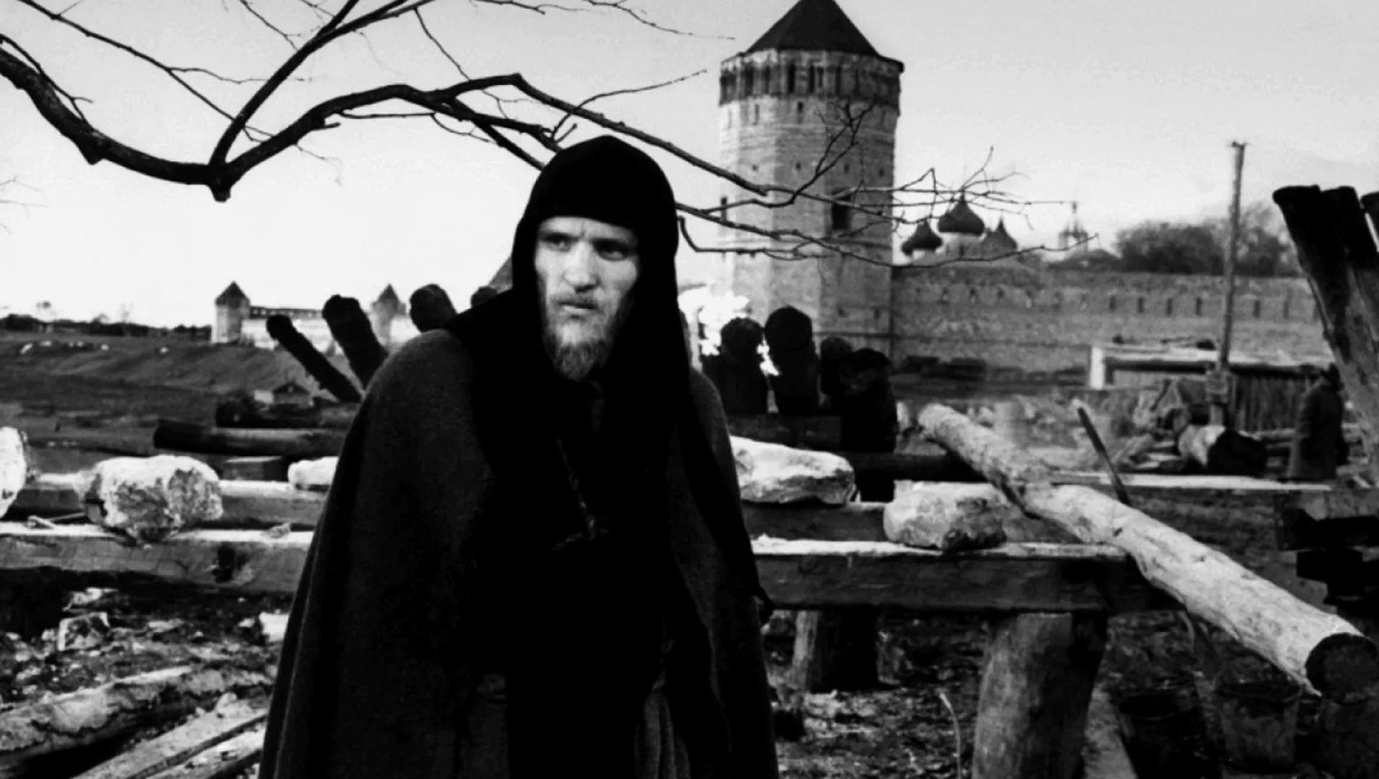 Вместе с Тарковским сценарий «Андрея Рублева» написал другой великий советский режиссер — Андрей Кончаловский. В 1997 году же он снял свою версию «Одиссеи» с Изабеллой Росселлини и Армандом Ассанте. © «Мосфильм»