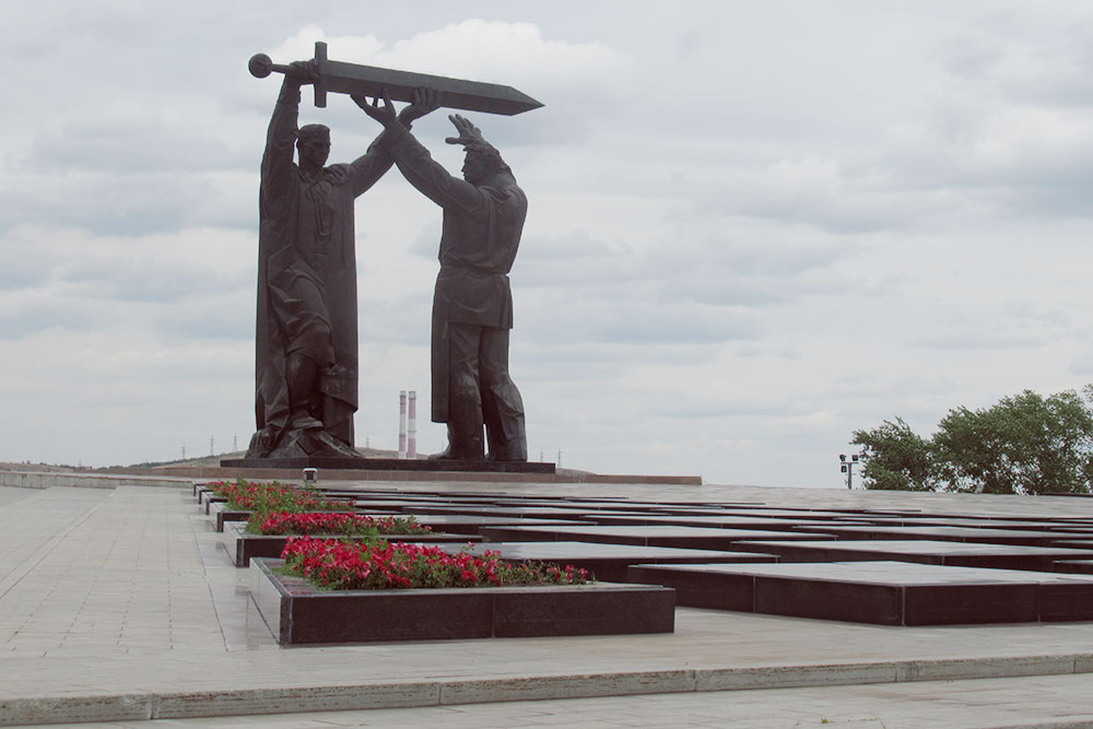 Монумент «Тыл — фронту»
