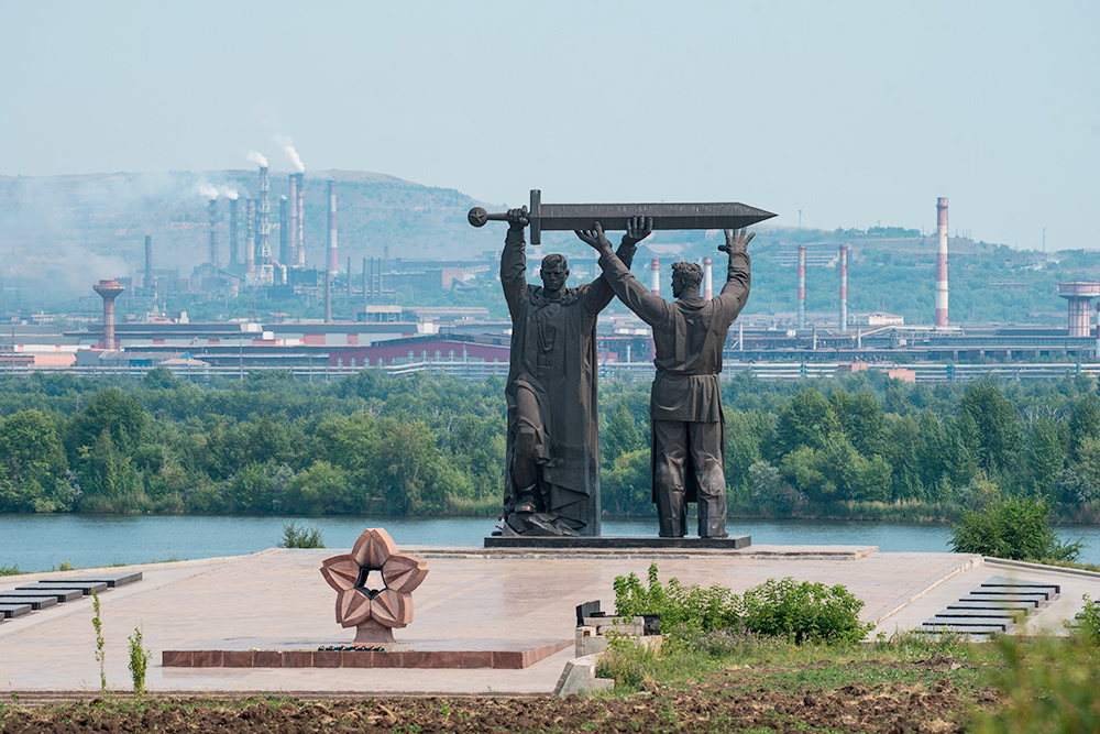 Монумент «Тыл — фронту». Фото: Ilyas Kalimullin / Shutterstock