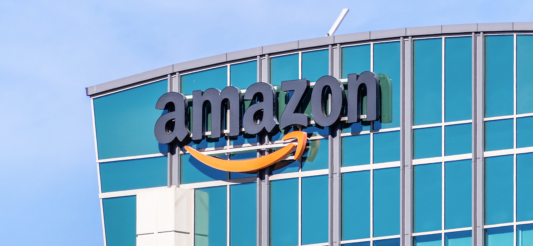 Чистая прибыль Amazon упала на 50% из-за растущих издержек