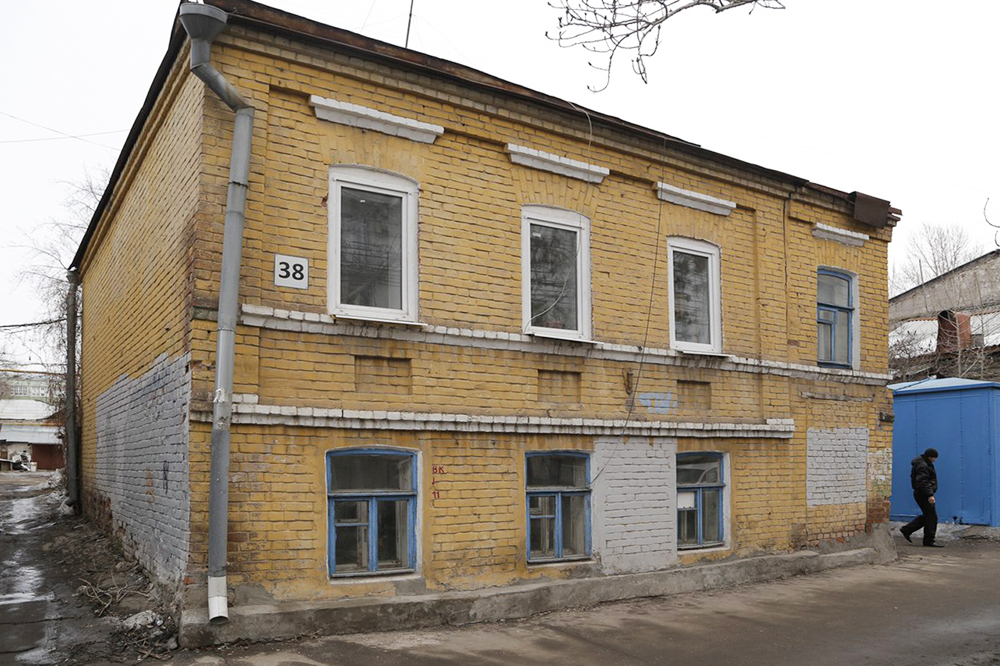 Самара, улица Льва Толстого, 38. В 2015 году проект «Том Сойер Феста» стартовал с трех домов по этой улице. Фото до