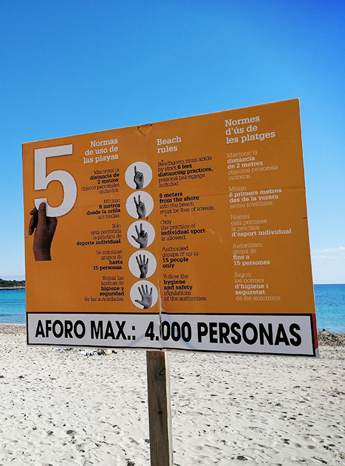 Пять мер против ковида и ограничения по количеству людей на пляже. Если в пандемию максимум — 4000 человек, только представьте, как здесь в обычное время