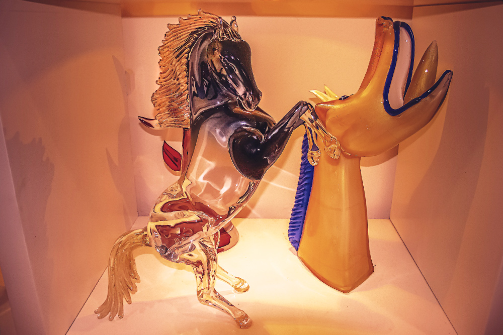 Стеклянная лошадь ручной работы от местного мастера — 180 €