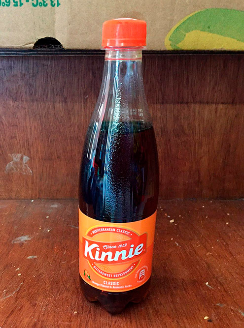 Безалкогольный апельсиновый напиток «Кинни», очень популярный на Мальте. 0,5 л стоит 0,9 €