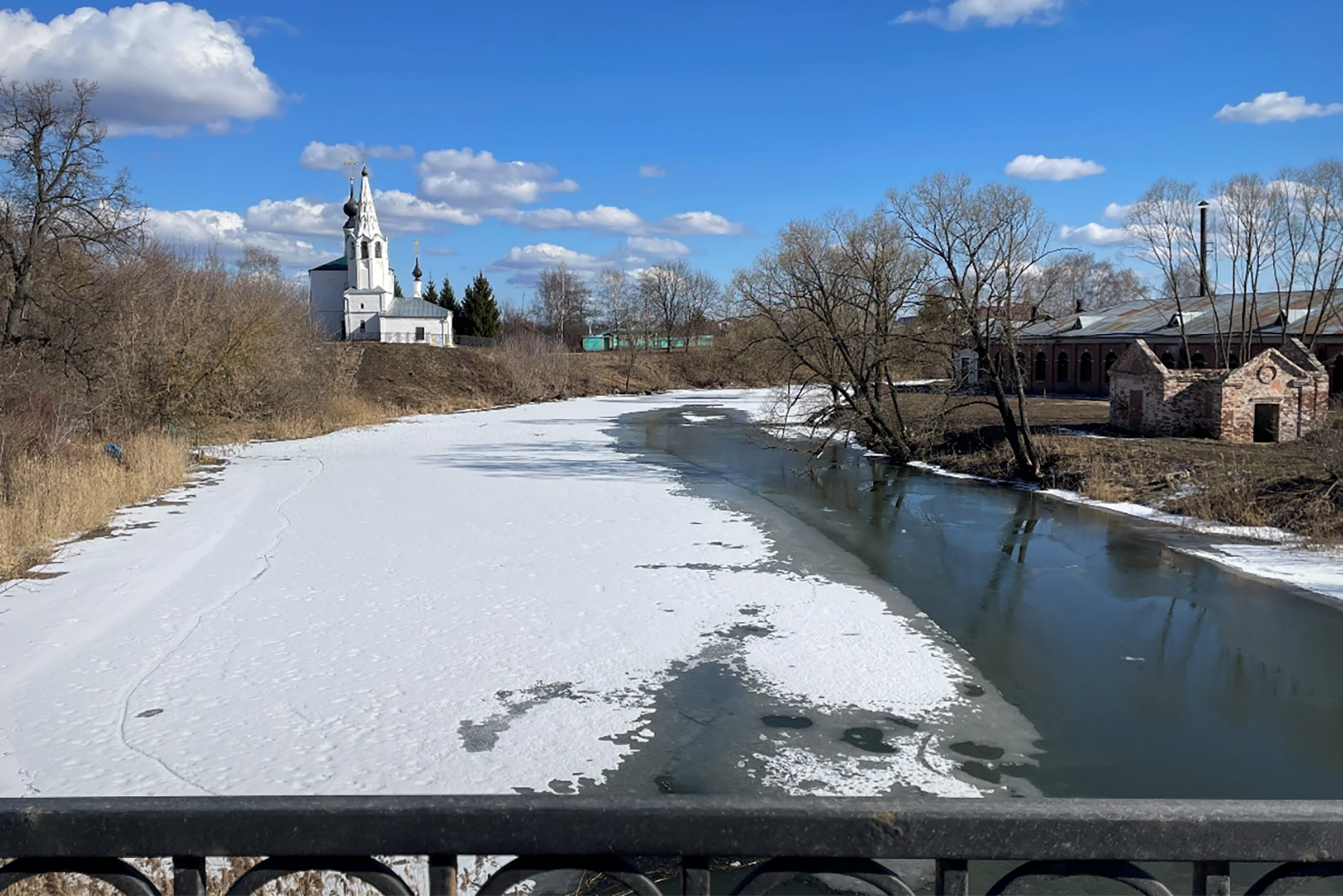 Сейчас дороги нет