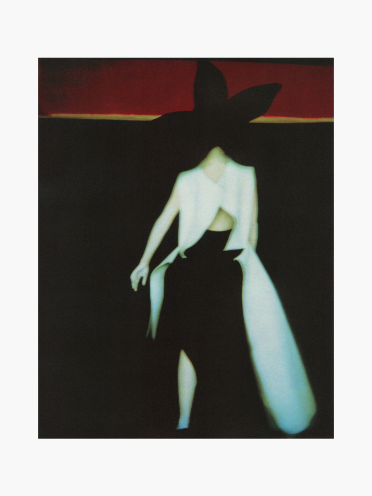 Картина — Сара Мун, «Мода 4 Yohji Yamamoto», 1999. Собрание фонда Still Art. Изображение предоставлено пресс-службой МАММ
