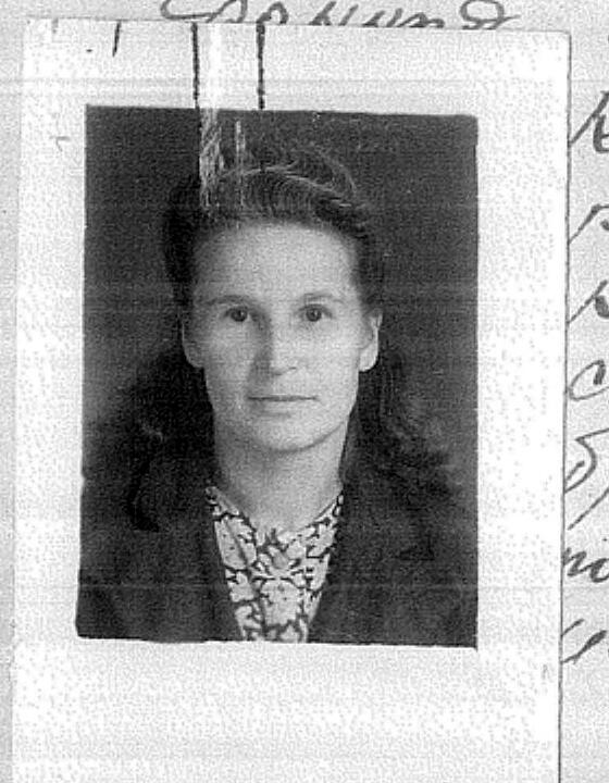 Мария Ильинична Комиссарова. Фотография из фильтрационного дела; в семейных альбомах этого снимка не было