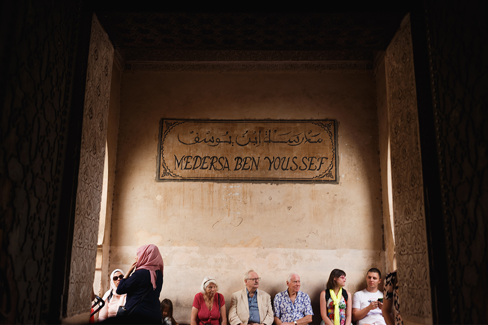 Пожилые французы любят приезжать в Марокко: здесь говорят на их языке