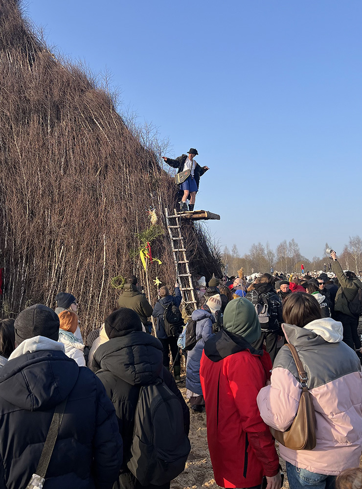 Олег Жуковский выступает перед сожжением «Черной горы»