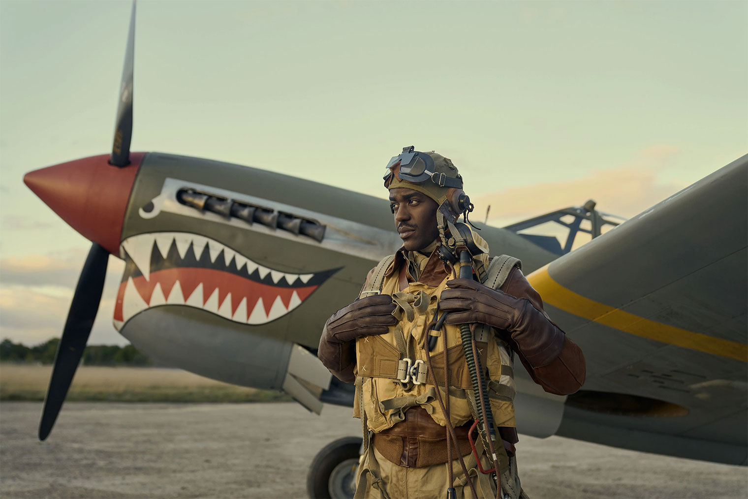 Герой Шути Гатвы входит в группу «Пилоты из Таскиги». В ней состояли первые военные летчики-афроамериканцы в истории США