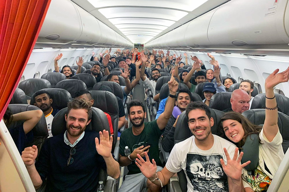 В поездке участвовало столько студентов INSEAD, что они буквально захватили самолет