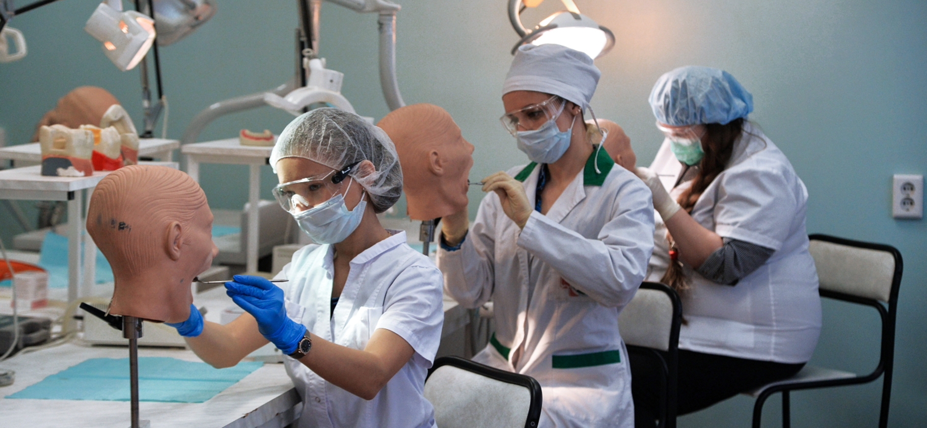 Минздрав опублико­вал минимальные баллы для подачи документов в мед­вузы в 2026 году