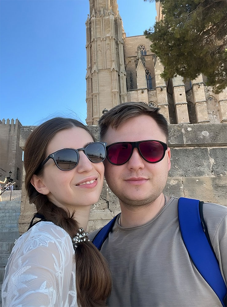 Мы с женой на фоне Пальмского собора