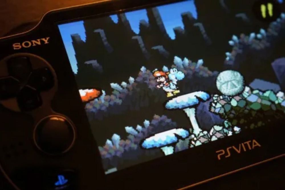 Иногда в ход идут сразу несколько эмуляторов. На фото — консоль PS Vita воспроизводит игру для PSP, в которую встроена оболочка для запуска проектов с Nintendo DS