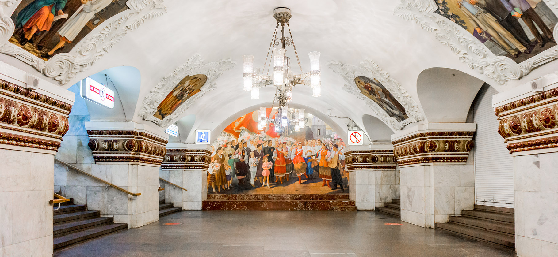 10 самых красивых станций метро Москвы
