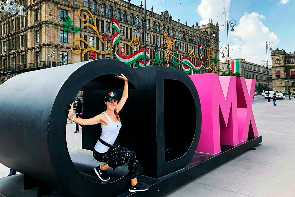 На центральной площади Сокало стоит инсталляция из букв CDMX — Ciudad de México, то есть «город Мехико»