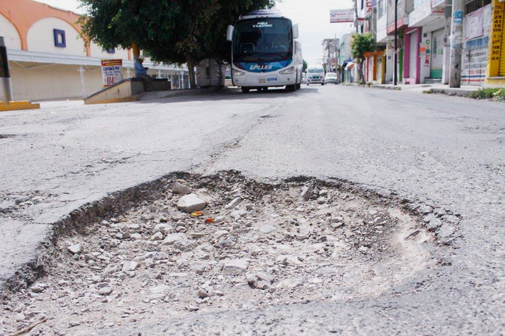 Обычное состояние многих дорог в Мехико