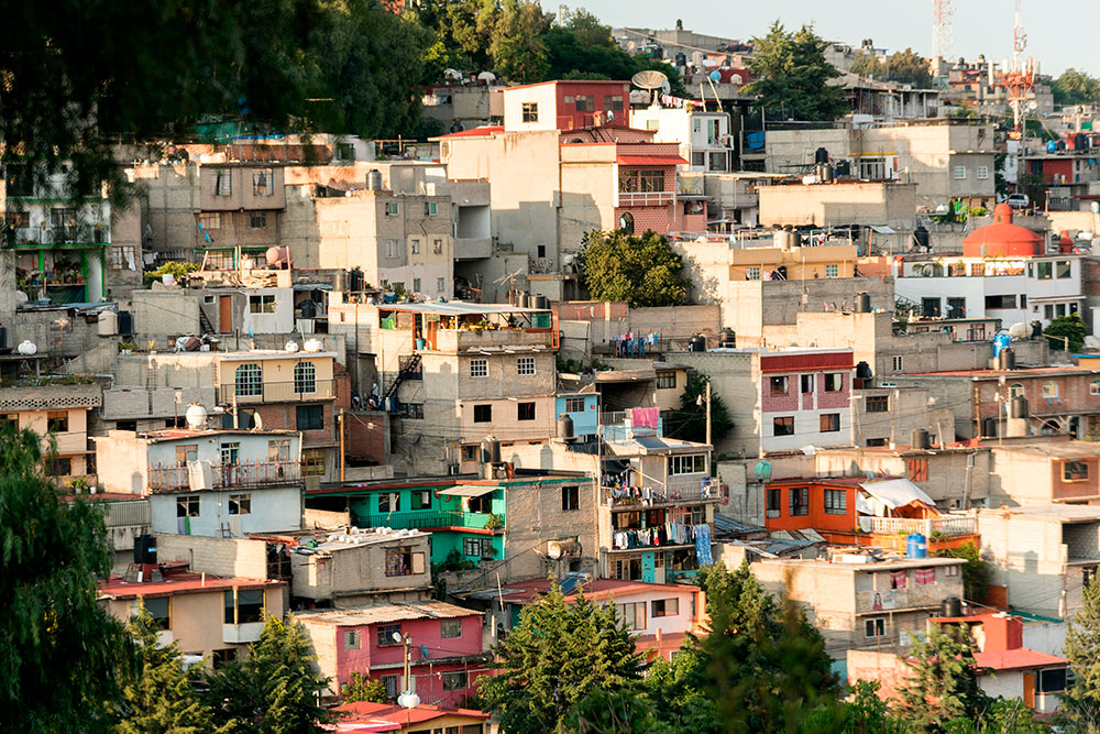 Местные фавелы: один из самых опасных районов Мехико — El Hoyo. Фото: Suriel Ramzal / Shutterstock