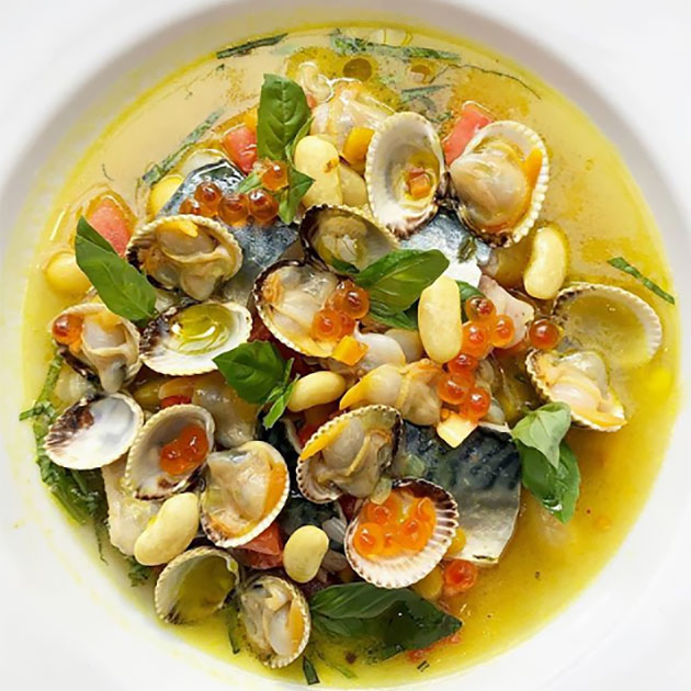 Суп с морепродуктами из Le Comptoir и пара закусок обойдутся всего в 30⁠—⁠40 €. Источник: соцсети ресторана Le Comptoir