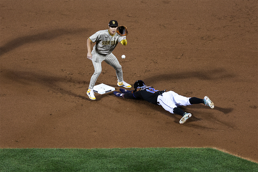 Взятие базы в бейсболе нередко определяется сантиметрами. Источник: Dustin Satloff / Getty Images