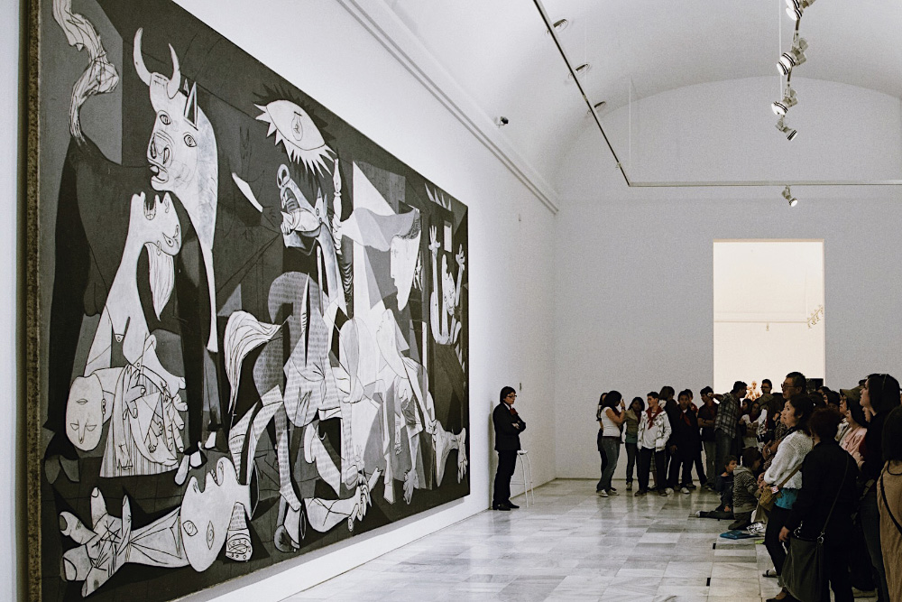 «Герника» Пикассо — масштабное полотно. Его ширина составляет почти восемь метров. Источник: babylontours.fr