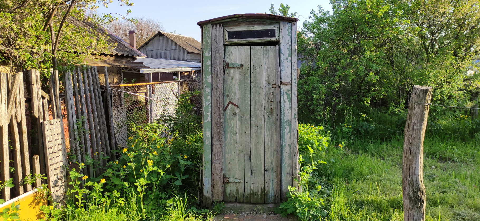 Сельский туалет с писающей русской девушкой онлайн