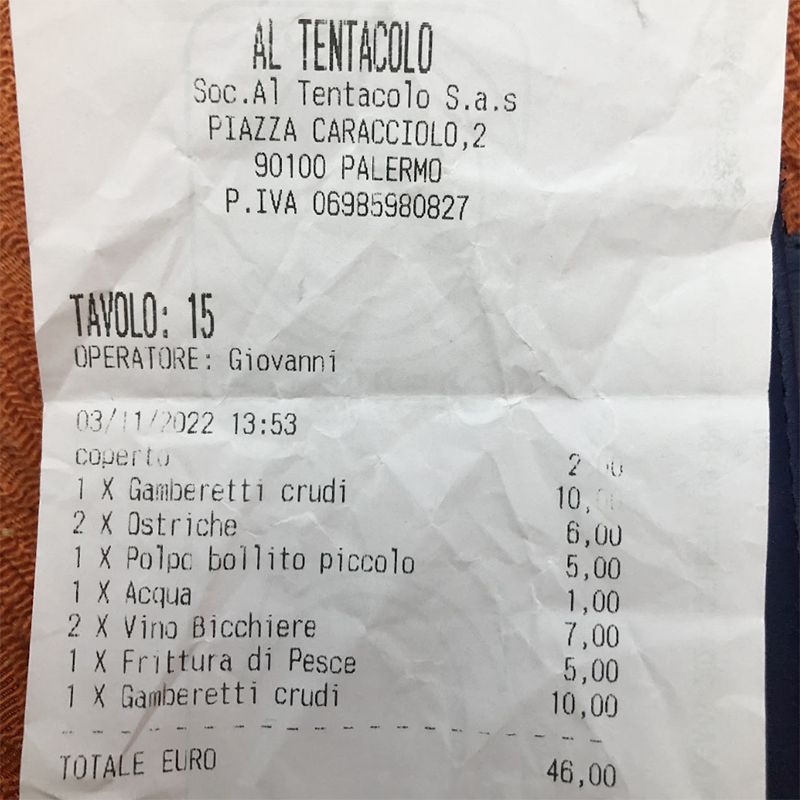 В ресторане Al Tentacolo мы потратили 46 € на креветок, устриц, осьминога, рыбу и вино