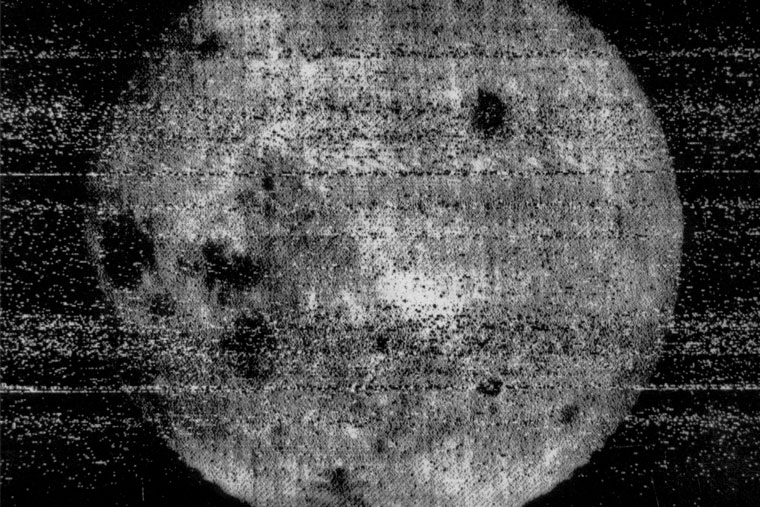 Первое в истории изображение обратной стороны «Луны». Источник: nasa.gov