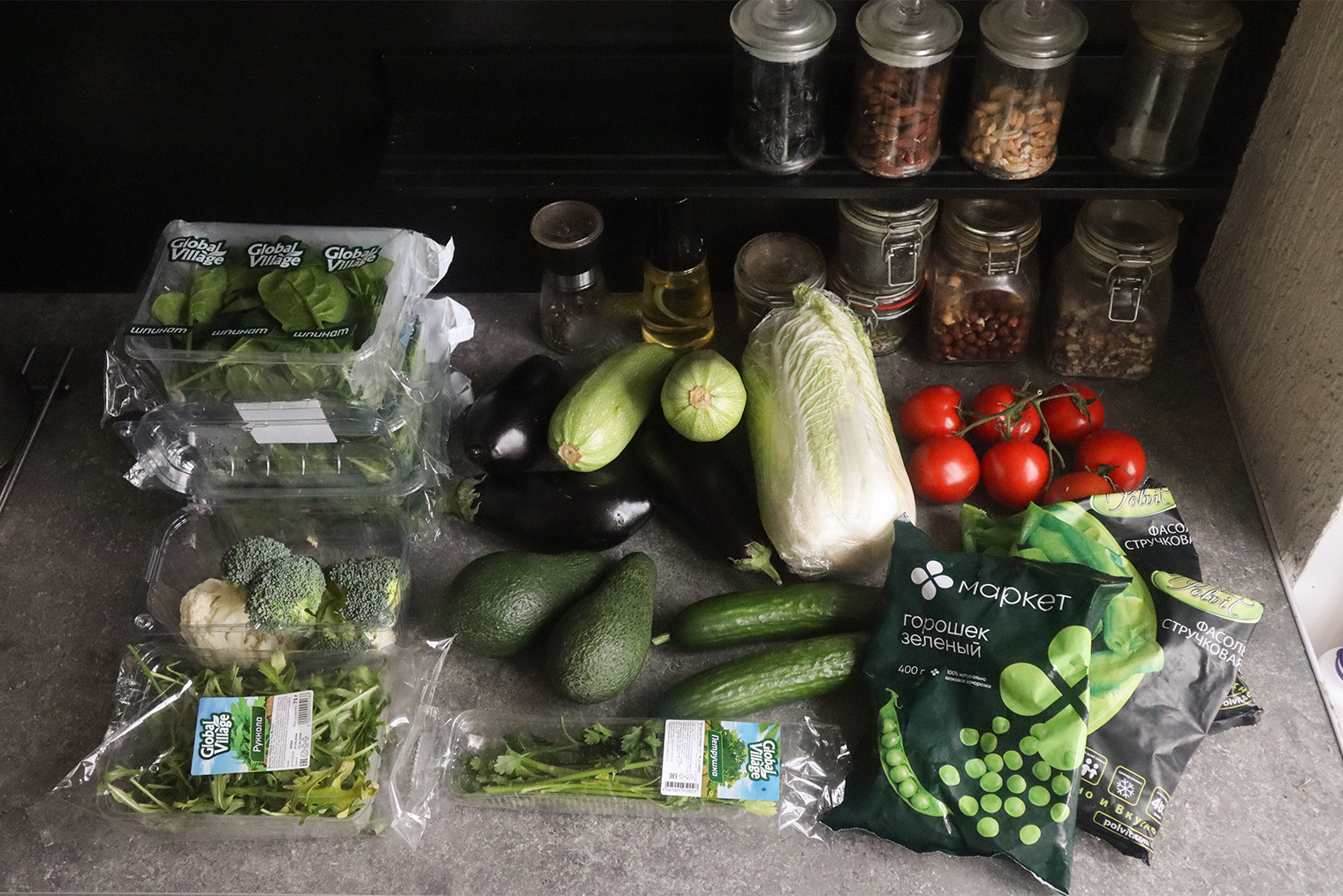 Запас овощей и зелени на неделю: заморозка и капуста хорошо хранятся. Потом докупила только салат айсберг и романо
